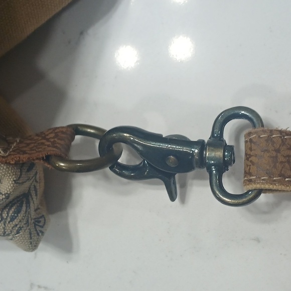 Tan and Brown Shoulder Bag with Floral Print and Adjustable Strap - Picture 4 of 7